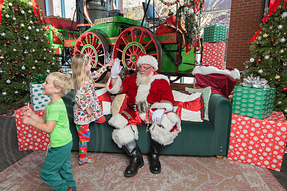 The Charleston Santa 2024-Dec14-2401