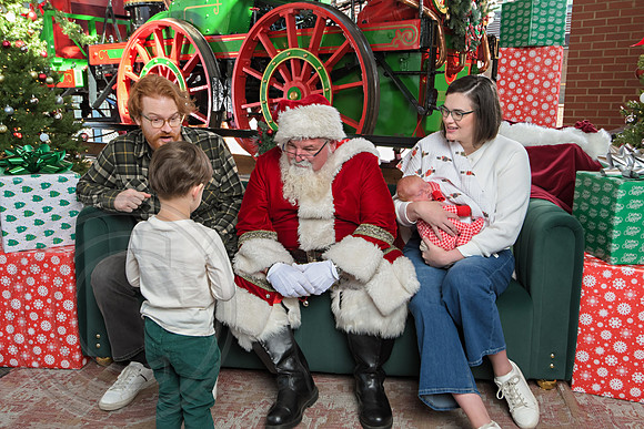 The Charleston Santa 2024-Dec22-3782