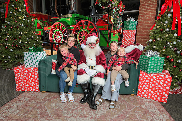 The Charleston Santa 2024-Dec3-1243