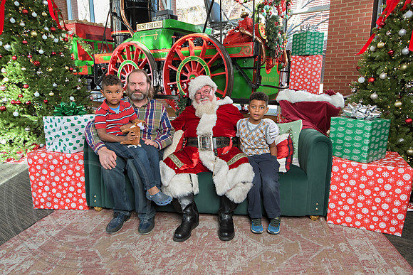 The Charleston Santa 2024-Dec15-3013