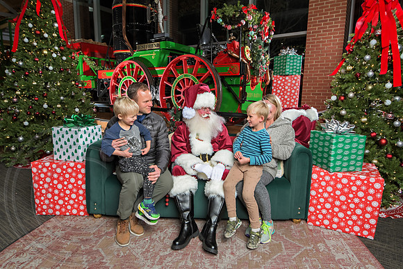 The Charleston Santa 2024-Dec3-1235