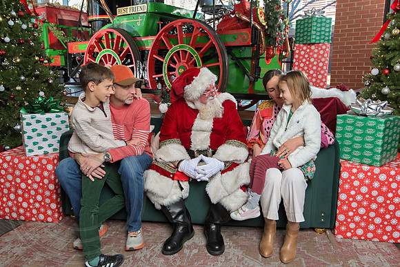 The Charleston Santa 2024-Dec22-4043