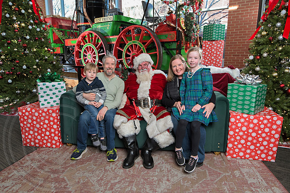 The Charleston Santa 2024-Dec22-4059