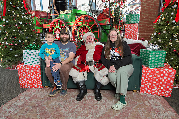 The Charleston Santa 2024-Dec22-3859