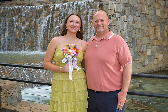 RKPhoto-2024-FallsPark-PromPics-124
