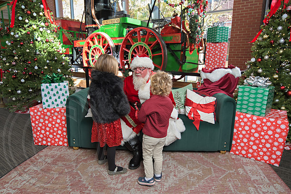 The Charleston Santa 2024-Dec1-0991