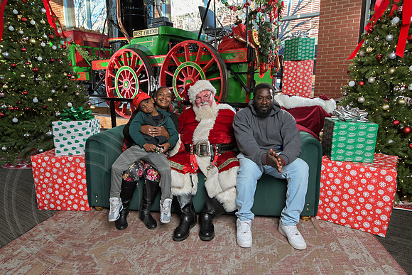 The Charleston Santa 2024-Dec22-4113