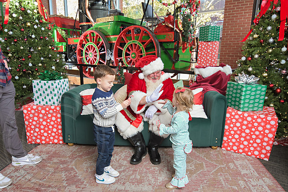 The Charleston Santa 2024-Nov30-0525