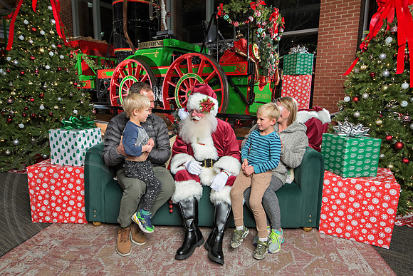The Charleston Santa 2024-Dec3-1236