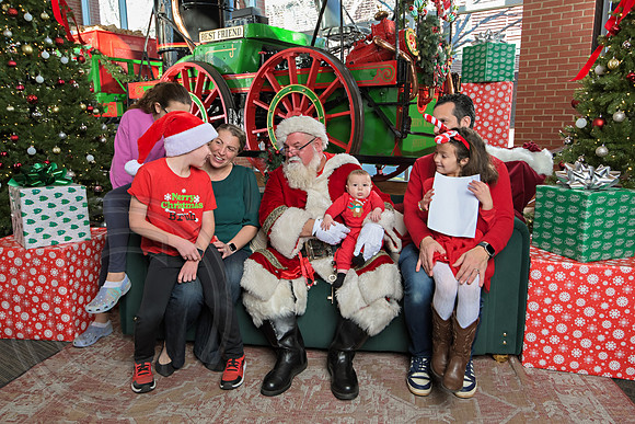 The Charleston Santa 2024-Dec22-3976