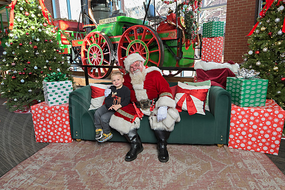 The Charleston Santa 2024-Dec22-3755