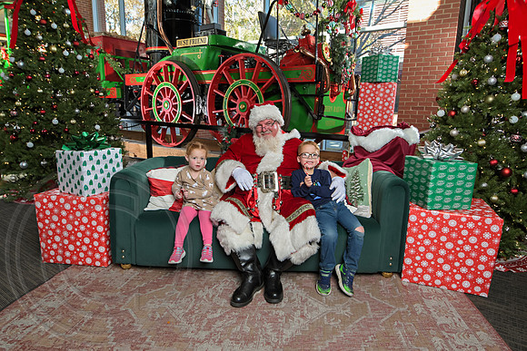 The Charleston Santa 2024-Dec7-1723