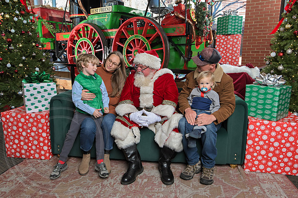 The Charleston Santa 2024-Dec22-4040