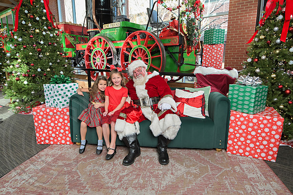 The Charleston Santa 2024-Dec15-2993