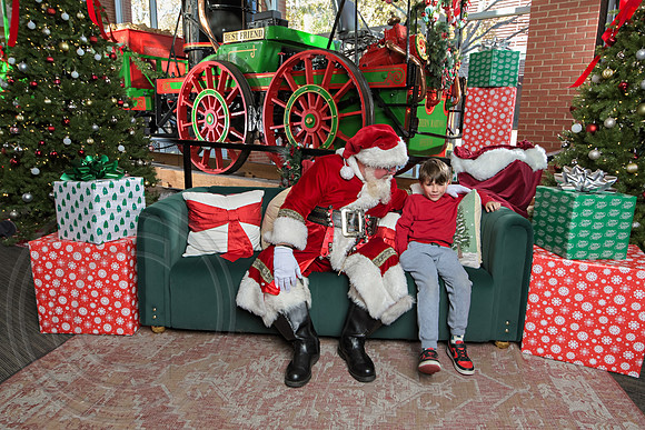 The Charleston Santa 2024-Dec7-1680