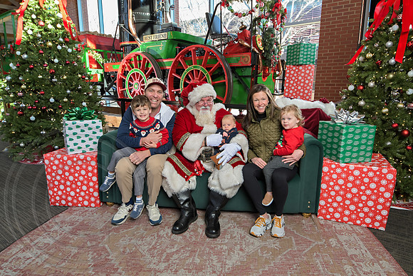 The Charleston Santa 2024-Dec22-3719