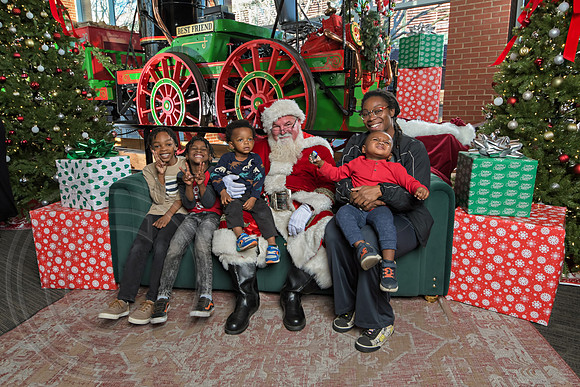 The Charleston Santa 2024-Dec22-4108