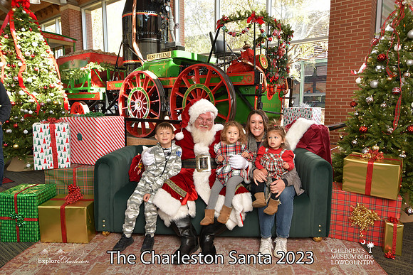 TheCharlestonSanta-11-25-23-341