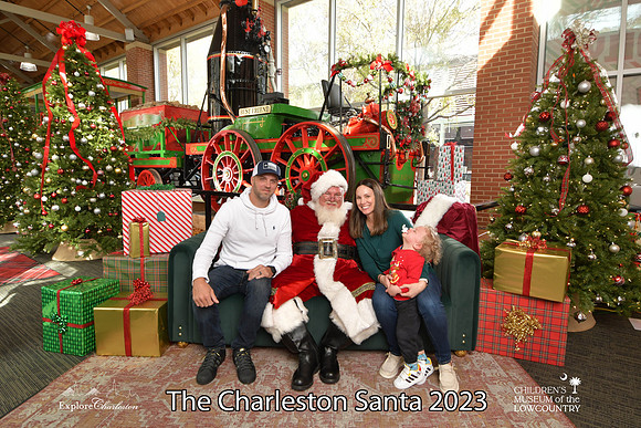 TheCharlestonSanta-11-25-23-427