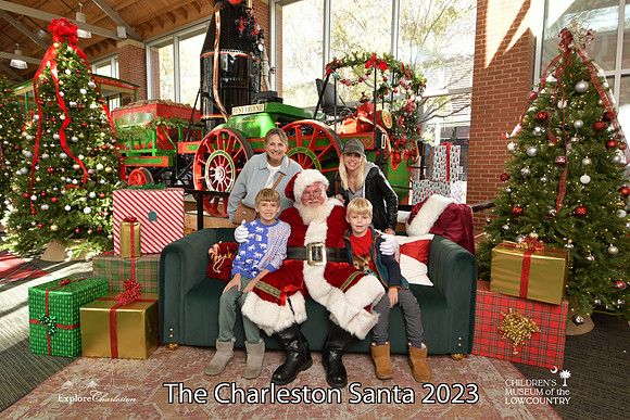 TheCharlestonSanta-11-25-23-436
