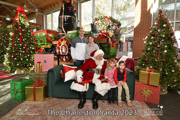 TheCharlestonSanta-11-25-23-456