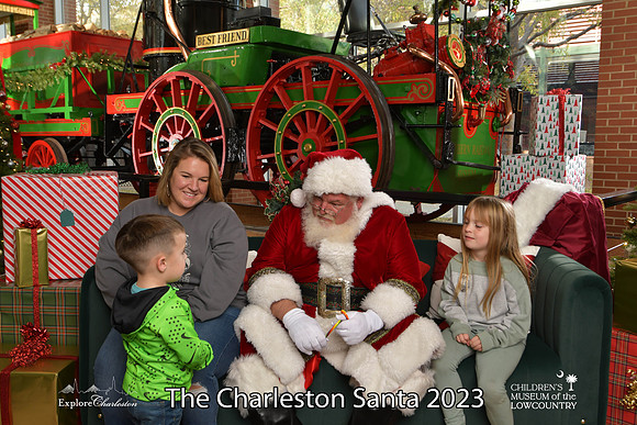 TheCharlestonSanta-11-25-23-495