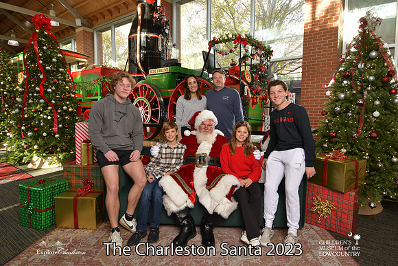 TheCharlestonSanta-11-25-23-511