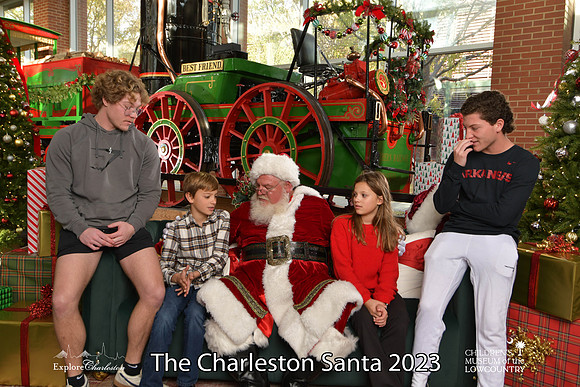TheCharlestonSanta-11-25-23-513