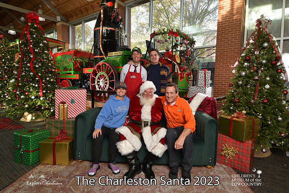 TheCharlestonSanta-11-25-23-516