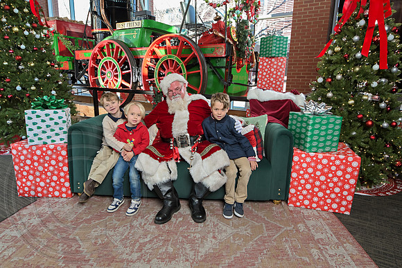 The Charleston Santa 2024-Dec22-3875