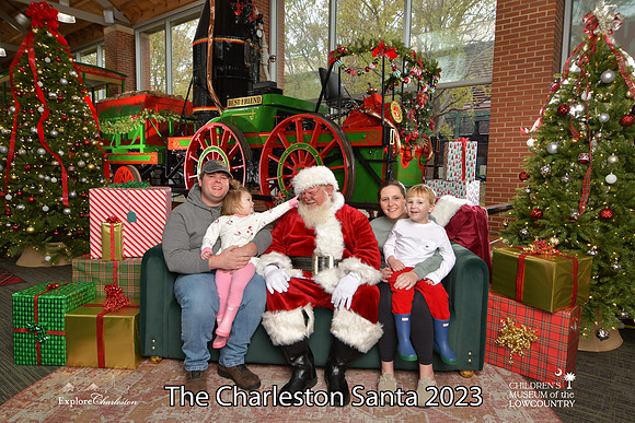 TheCharlestonSanta-11-26-23-550
