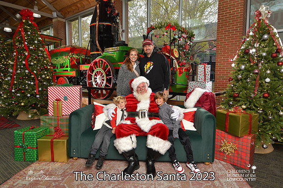 TheCharlestonSanta-11-26-23-656