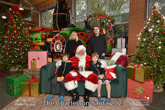 TheCharlestonSanta-11-26-23-737