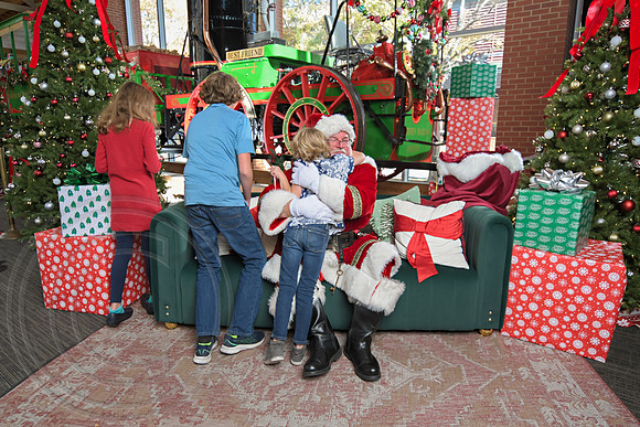 The Charleston Santa 2024-Dec1-1004