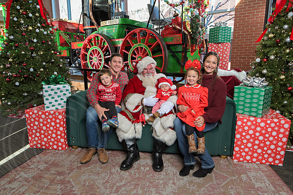 The Charleston Santa 2024-Dec22-4014