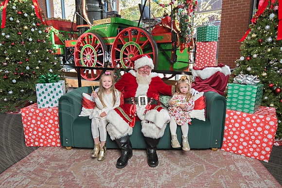 The Charleston Santa 2024-Dec1-0870