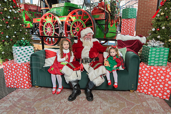 The Charleston Santa 2024-Dec22-3912