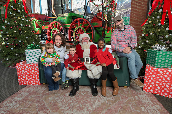 The Charleston Santa 2024-Dec21-3200