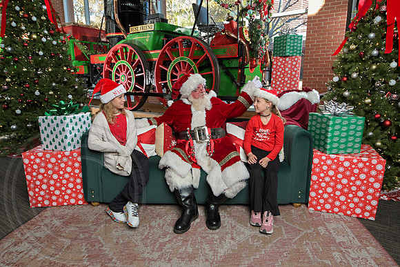 The Charleston Santa 2024-Dec7-1712