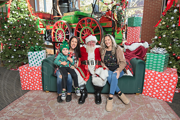 The Charleston Santa 2024-Dec1-0927