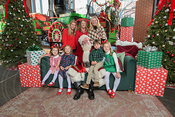 The Charleston Santa 2024-Dec22-3986