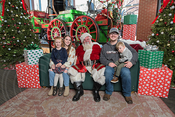 The Charleston Santa 2024-Dec22-3944