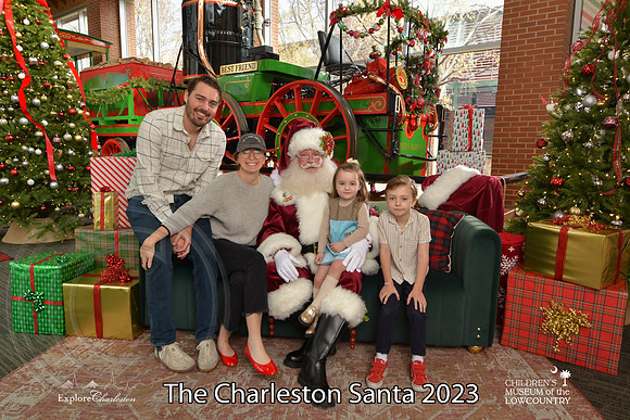 TheCharlestonSanta-12-9-23-1639