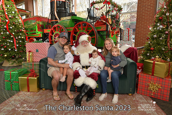 TheCharlestonSanta-12-9-23-1648