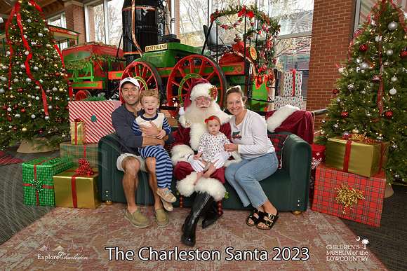 TheCharlestonSanta-12-9-23-1658