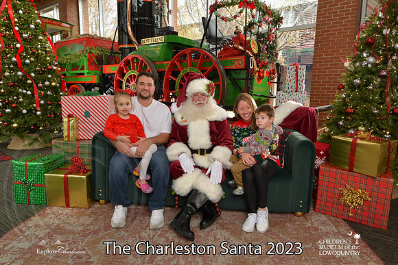 TheCharlestonSanta-12-9-23-1671