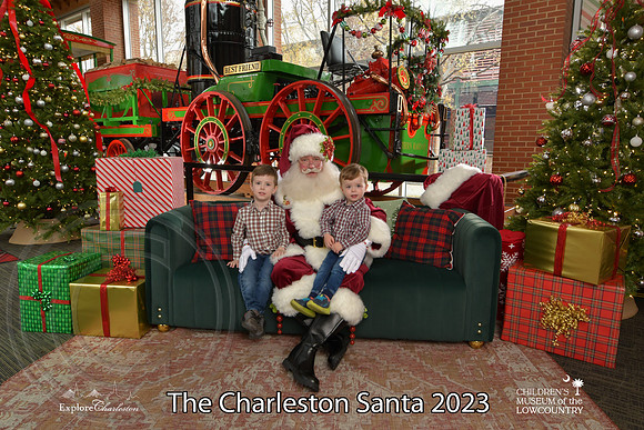 TheCharlestonSanta-12-9-23-1684