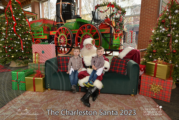 TheCharlestonSanta-12-9-23-1685