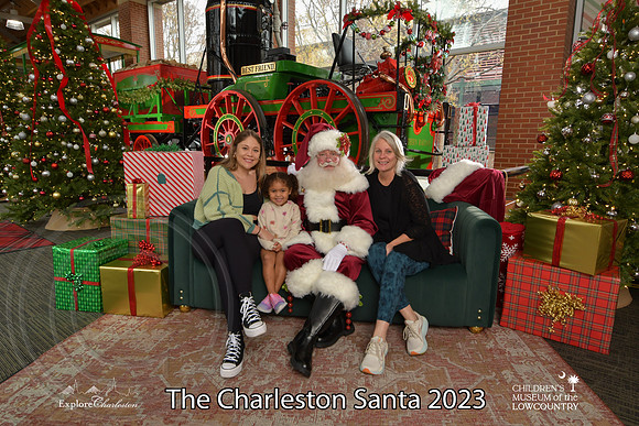 TheCharlestonSanta-12-9-23-1719