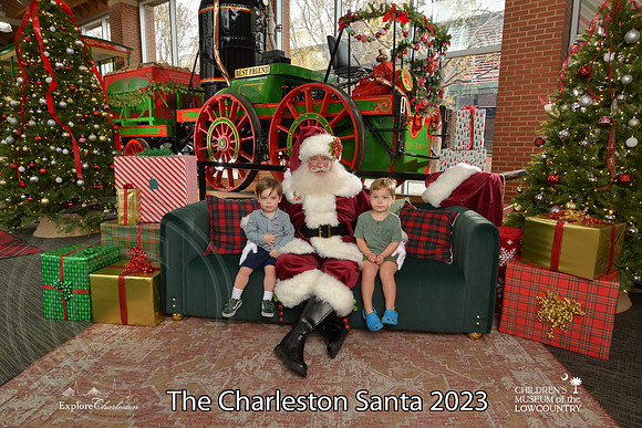 TheCharlestonSanta-12-9-23-1721